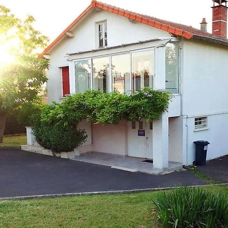 Gite Pavillon Kifadonfe 3 Ch Avec Cour Et Jardin Clos Villa Saint-Germain-Lembron Kültér fotó