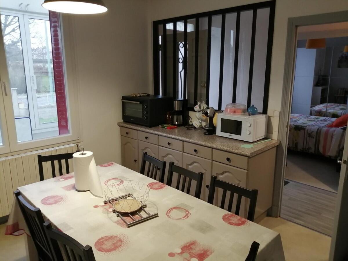 Gite Pavillon Kifadonfe 3 Ch Avec Cour Et Jardin Clos Villa Saint-Germain-Lembron Kültér fotó