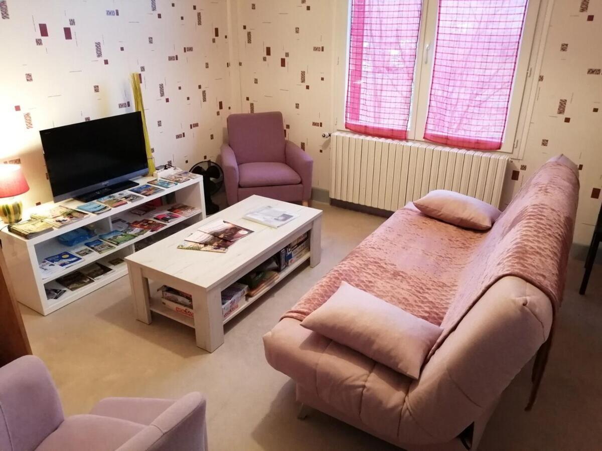 Gite Pavillon Kifadonfe 3 Ch Avec Cour Et Jardin Clos Villa Saint-Germain-Lembron Kültér fotó