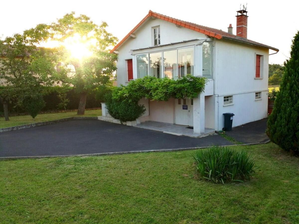 Gite Pavillon Kifadonfe 3 Ch Avec Cour Et Jardin Clos Villa Saint-Germain-Lembron Kültér fotó