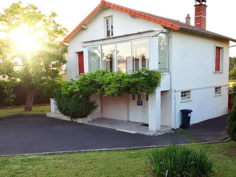 Gite Pavillon Kifadonfe 3 Ch Avec Cour Et Jardin Clos Villa Saint-Germain-Lembron Kültér fotó